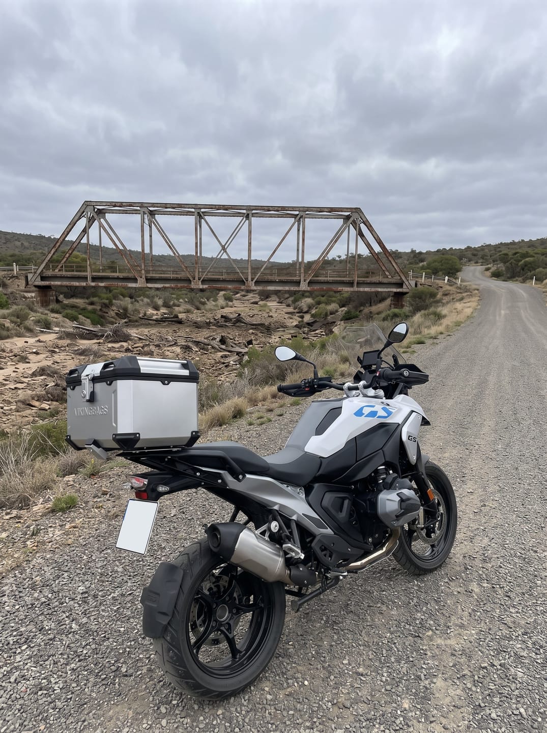 Customer photo review of 38L - Apex XL BMW R 1300 GS Aluminum Top Case Silver