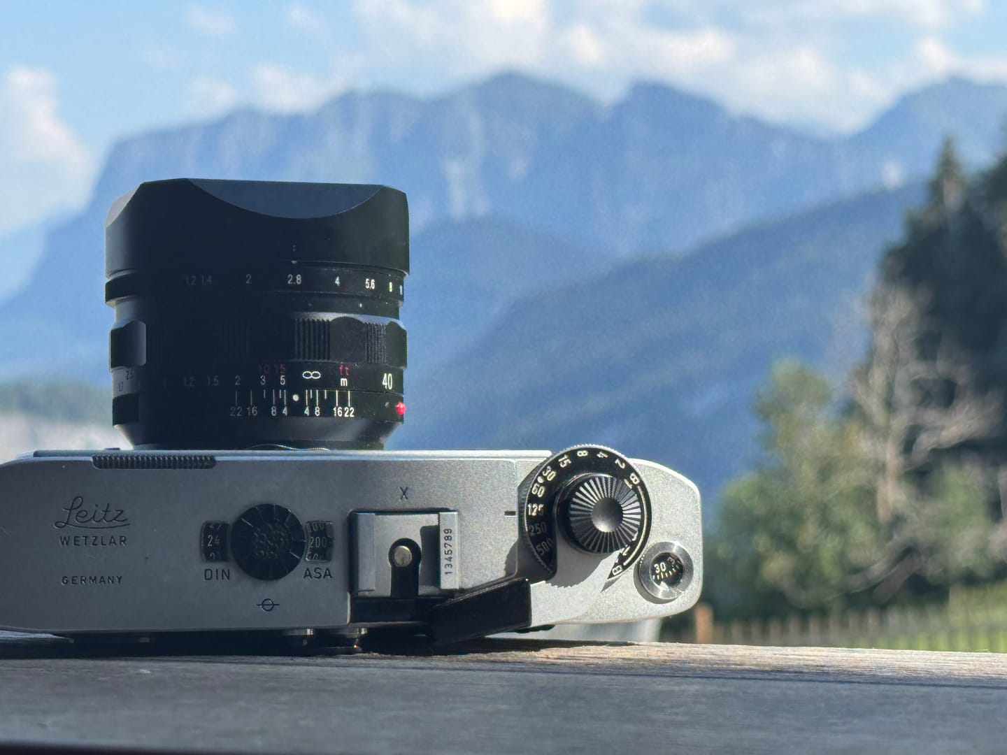 Customer photo review of Square Lens Hood Set for Voigtlander 35/40/50mm f/1.2 (for Newest Lens Generation)