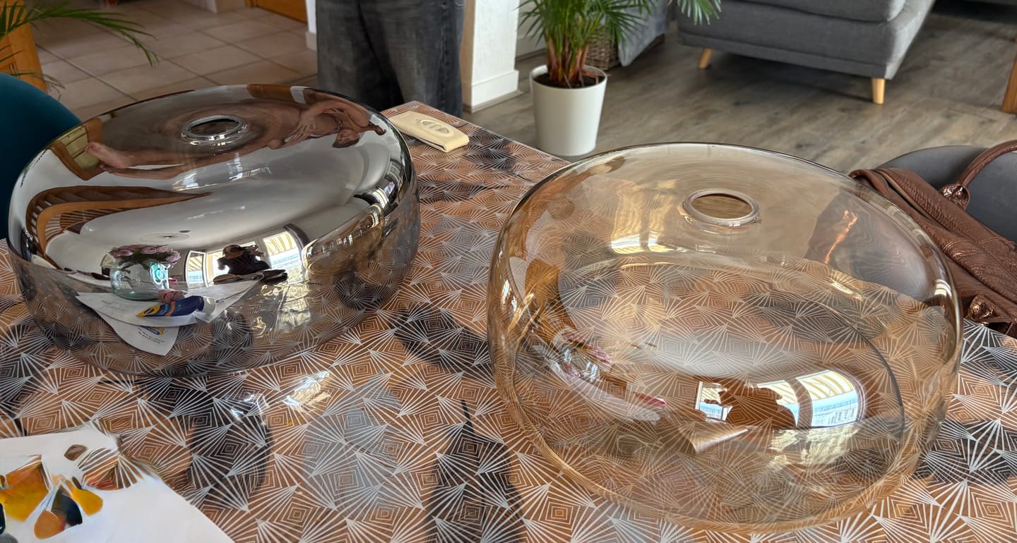 Customer photo review of Suspension moderne en verre teinté NOVA | 1 Suspension