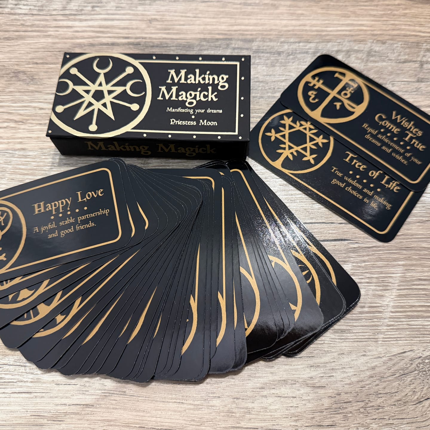 Customer photo review of Orakelkarten Making Magick – 40 Karten mit Symbolen und Anleitung