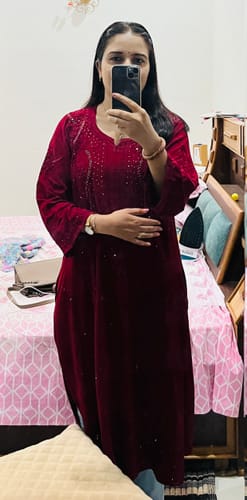 Customer photo review of Naida Maroon Rayon mukaish Long Kurta