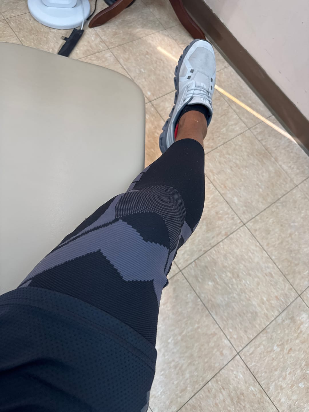Customer photo review of Compression Sleeves V2 for Knees and Legs