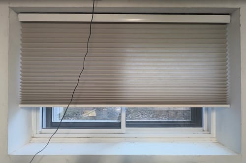 Customer photo review of SmartWings Motorized Light Filtering Cellular Shades Nowa