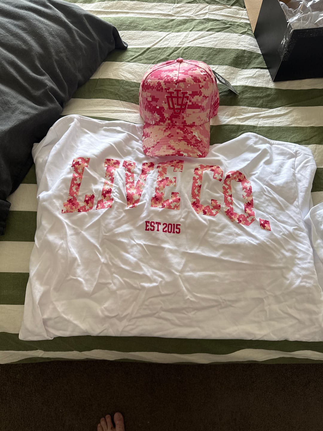 Customer photo review of [Exclusive] LVCO White Cyber Pink T-Shirt