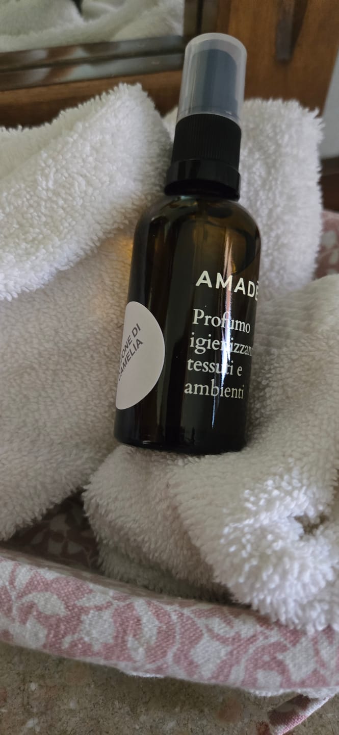 Customer photo review of GIFT - Profumo igienizzante tessuti e ambienti 50ml AMADĒA