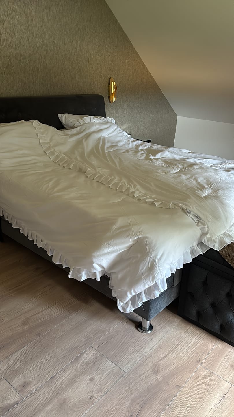 Customer photo review of Y-NOT Ruffles Dekbed White