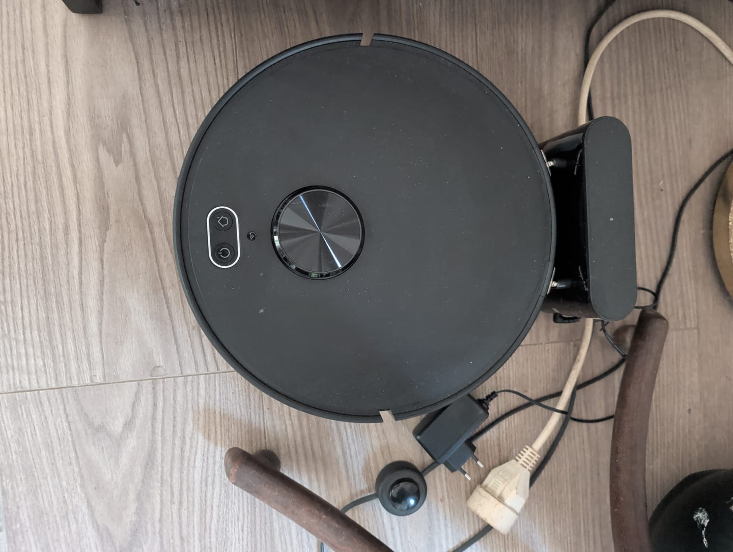 Customer photo review of Robot aspirateur V8 Pro – Nettoyage automatique avec fonction serpillère, navigation intelligente et contrôle via application pour une propreté sans effort