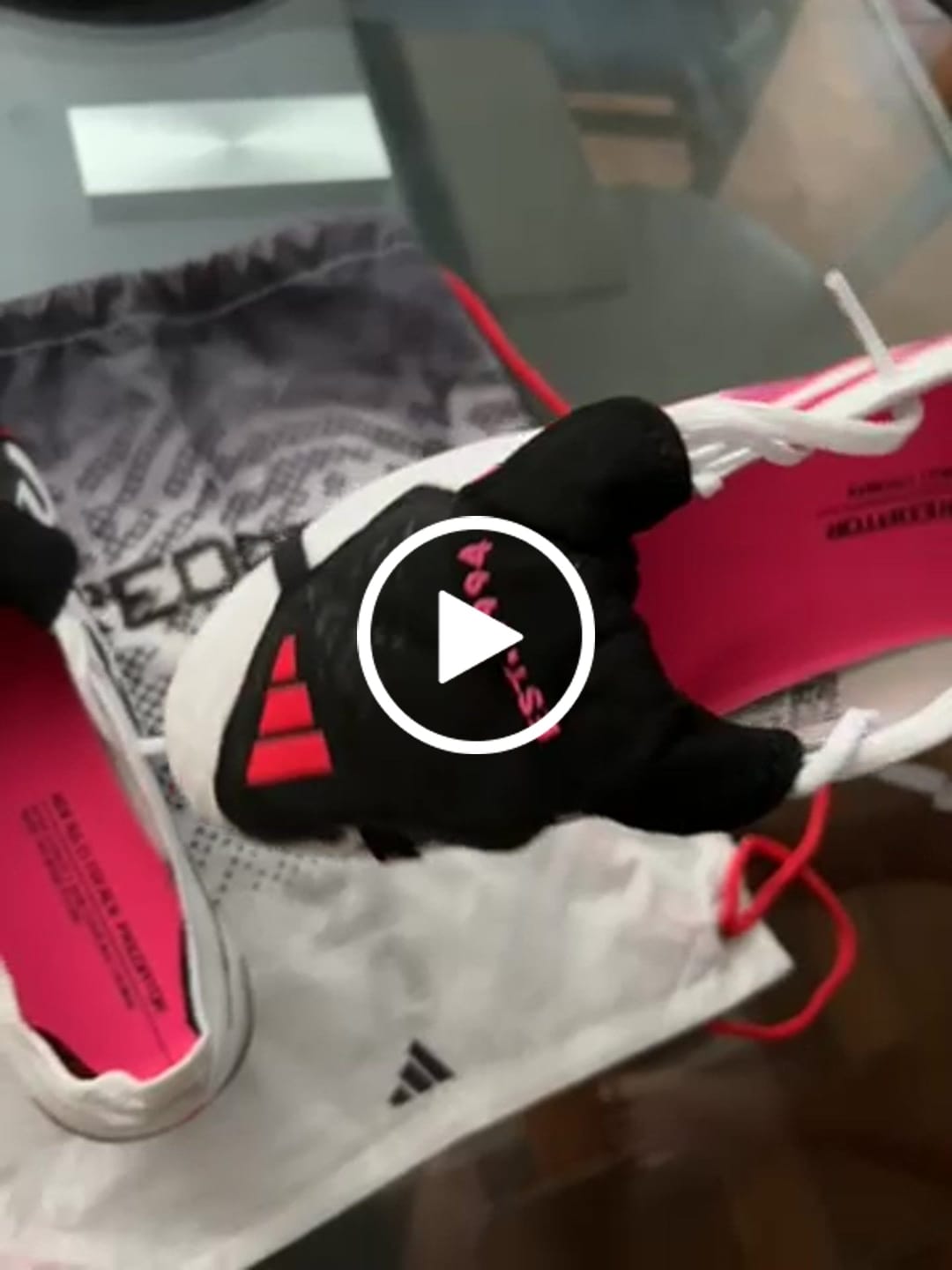 Customer video review of Predator Elite Tongue FG Control or Chaos - Blanc/Solar Turbo