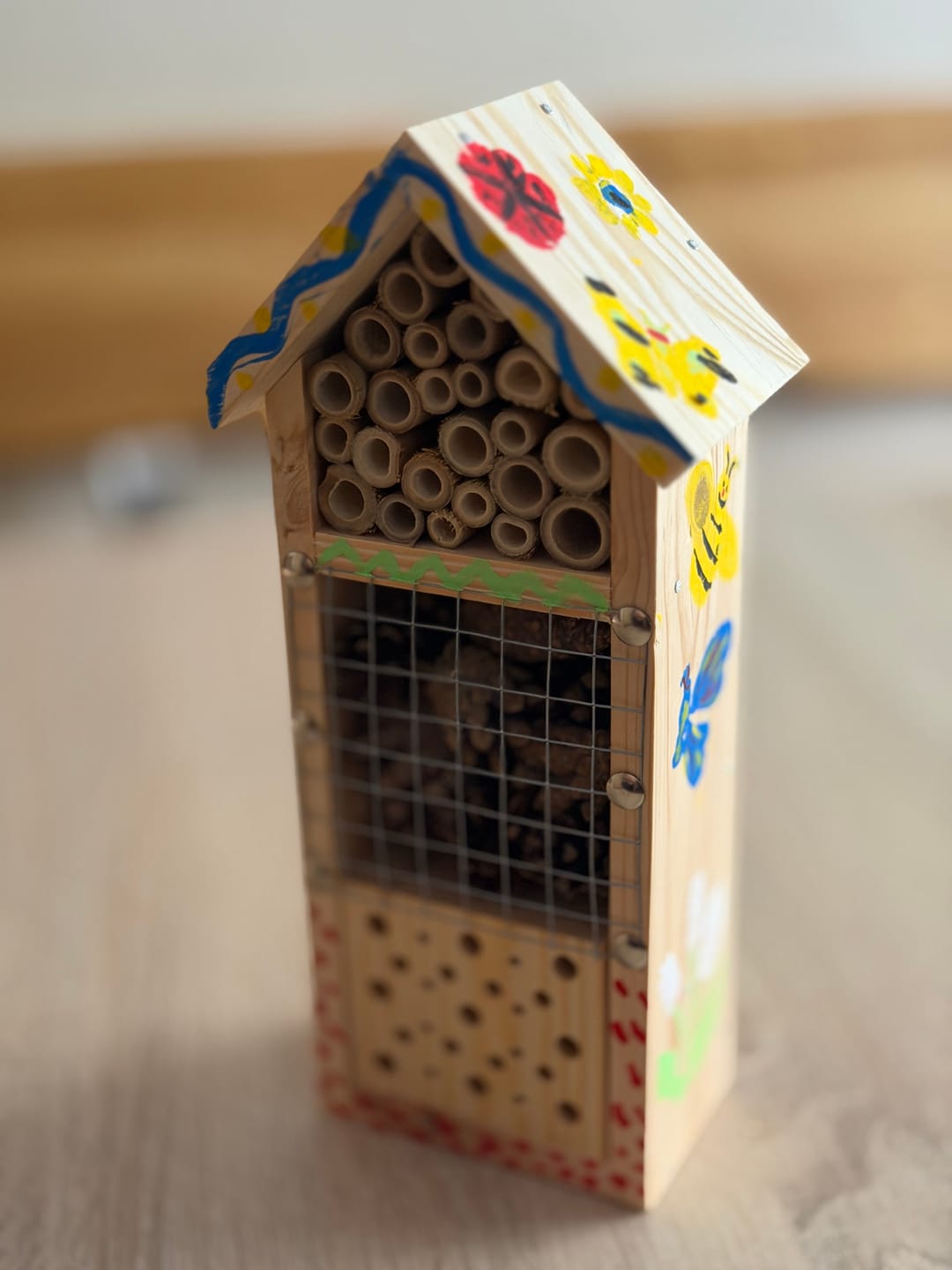 Customer photo review of Insektenhotel-Bausatz: bauen, bemalen & Insekten beobachten