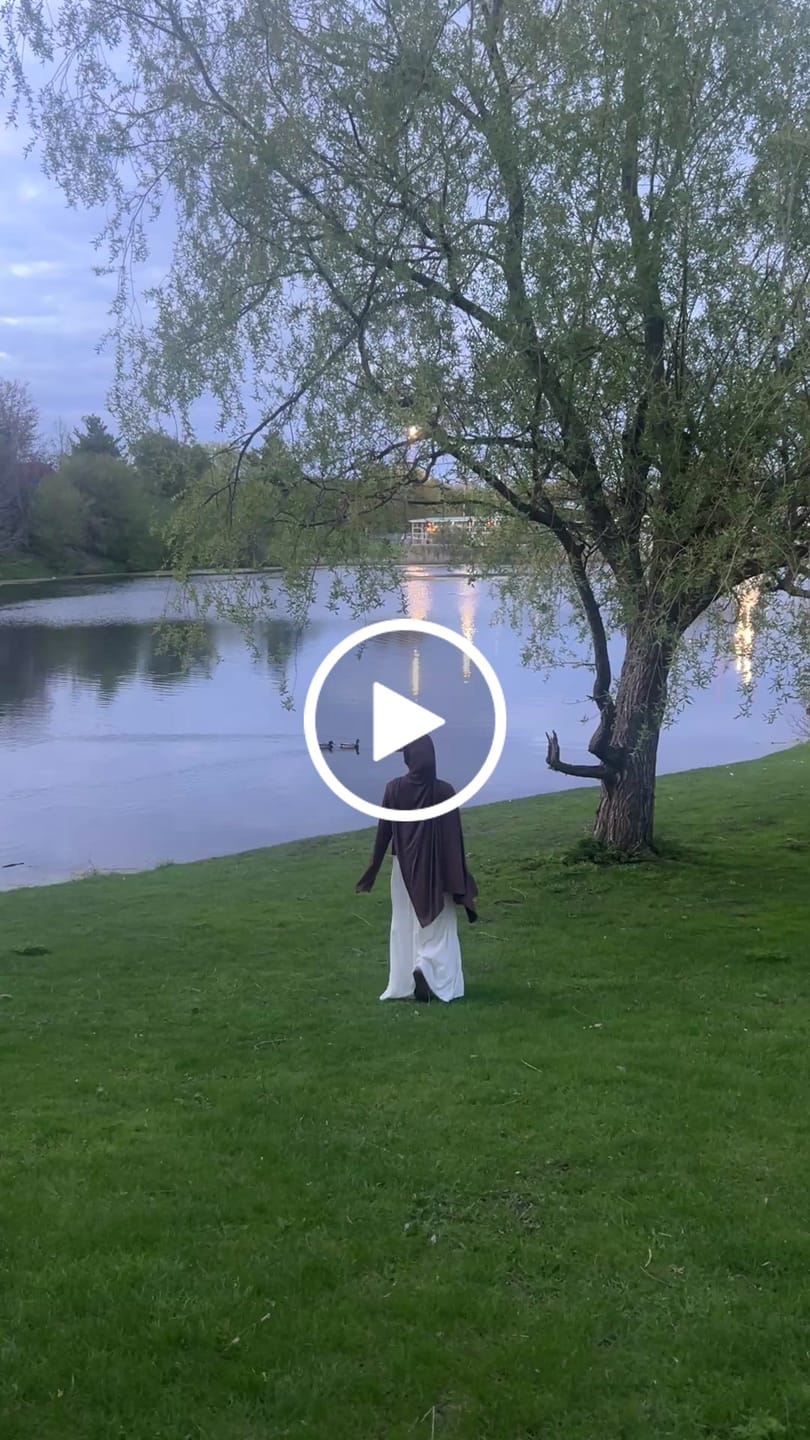 Customer video review of Premium Maxi Jersey Hijab - Suede Brown