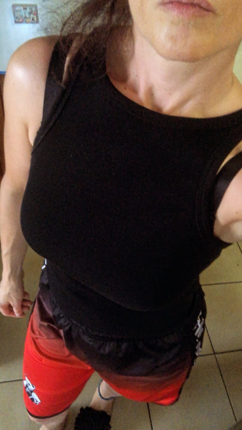 Customer photo review of SHORTS URBAN RED