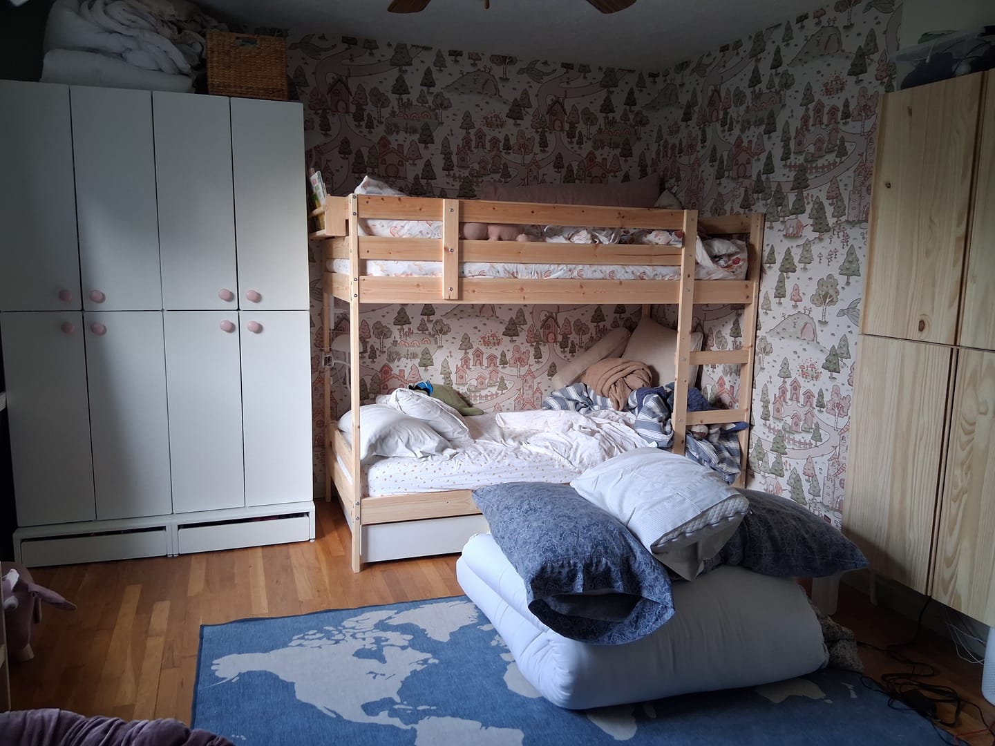 Customer photo review of Adelina Wallpaper by Tylee Hansen