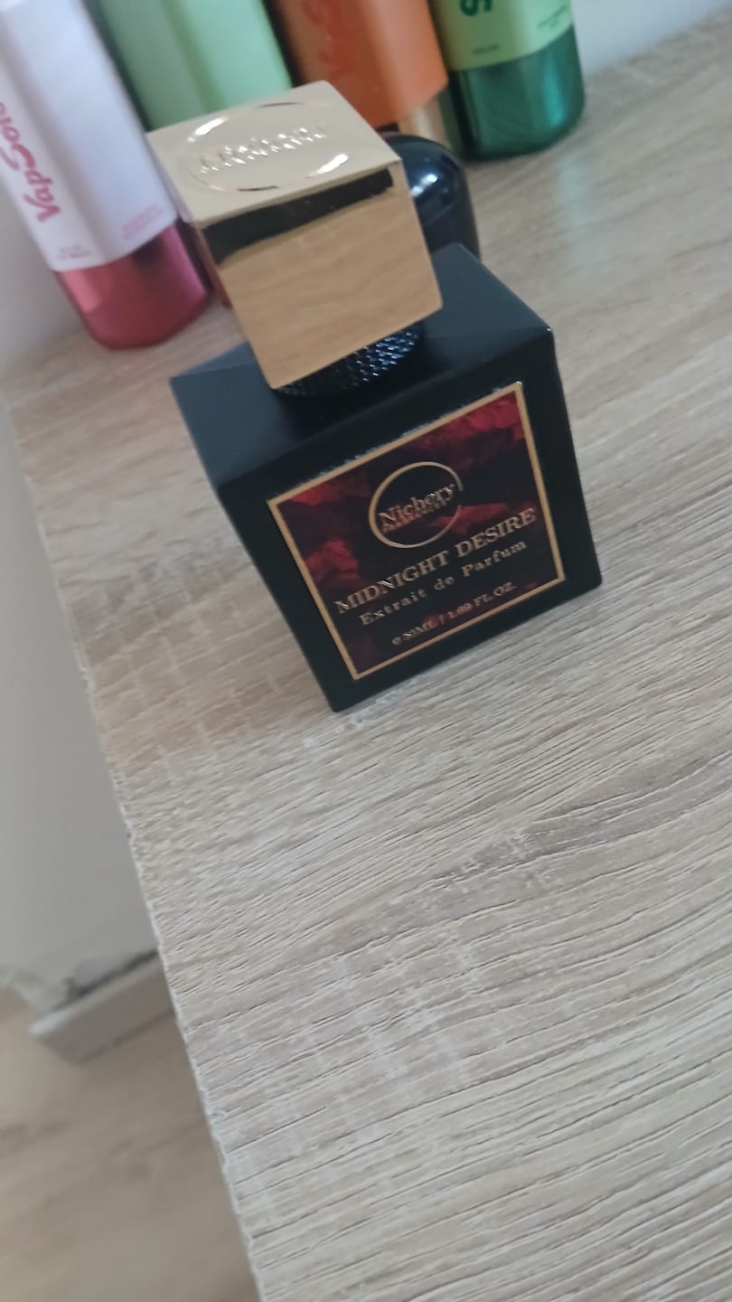 Customer photo review of Nichery Midnight Desire Extrait de Parfum - Unisex 50ml