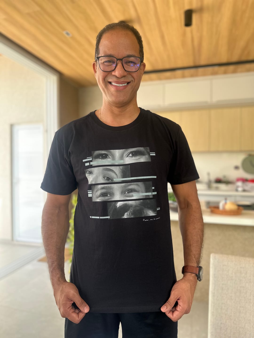 Customer photo review of Camiseta Personalizada OLHARES DOS FILHOS (Até 6) - Algodão 100%