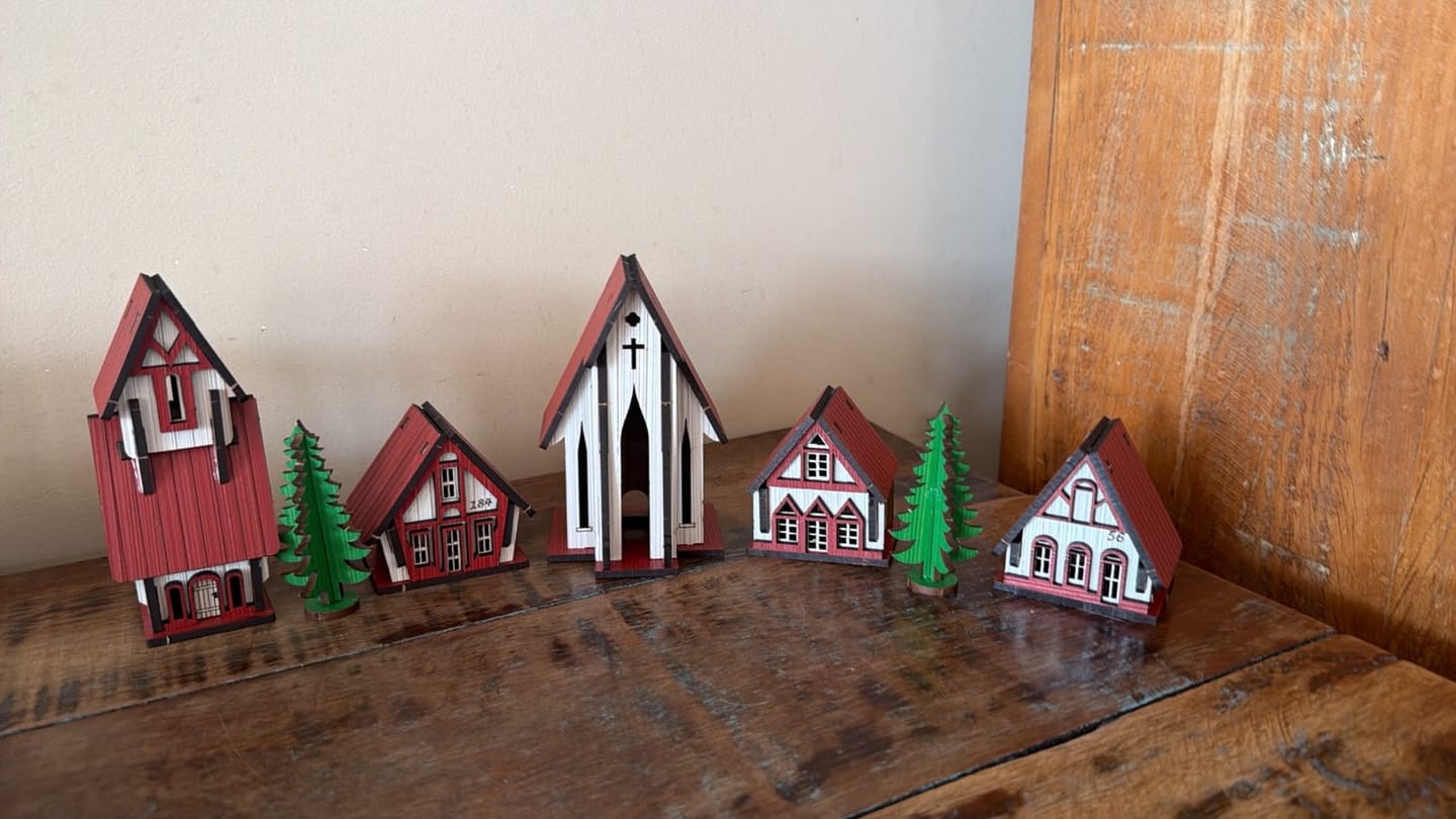 Customer photo review of Decoração de Natal Vila de casas 5 peças
