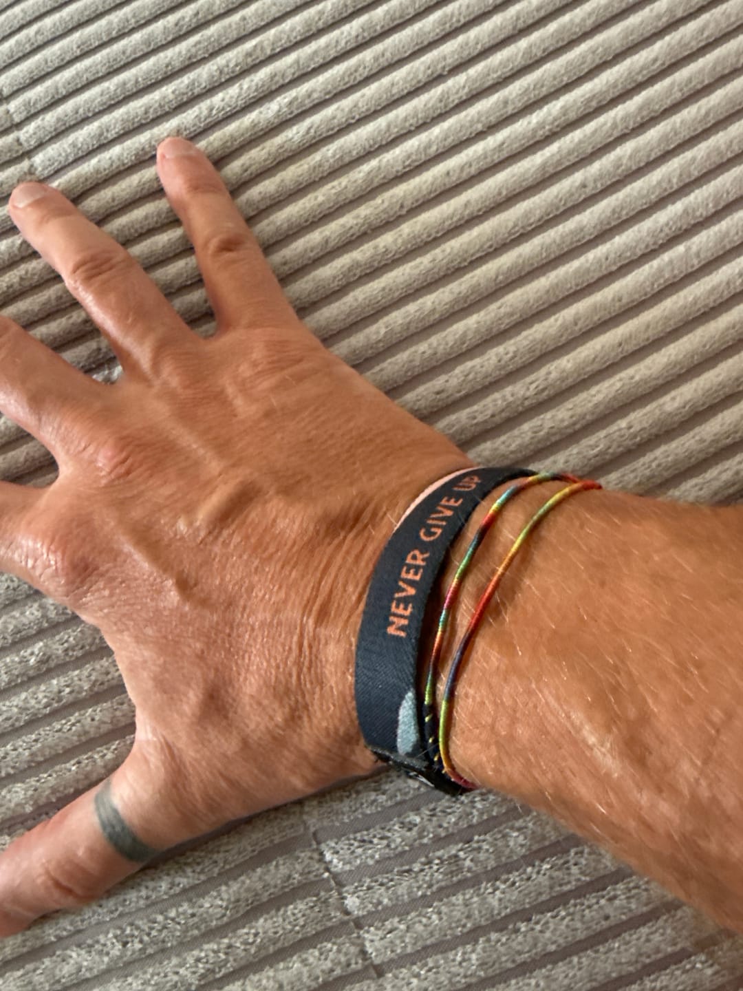 Customer photo review of Never Give Up - Elastisches Armband