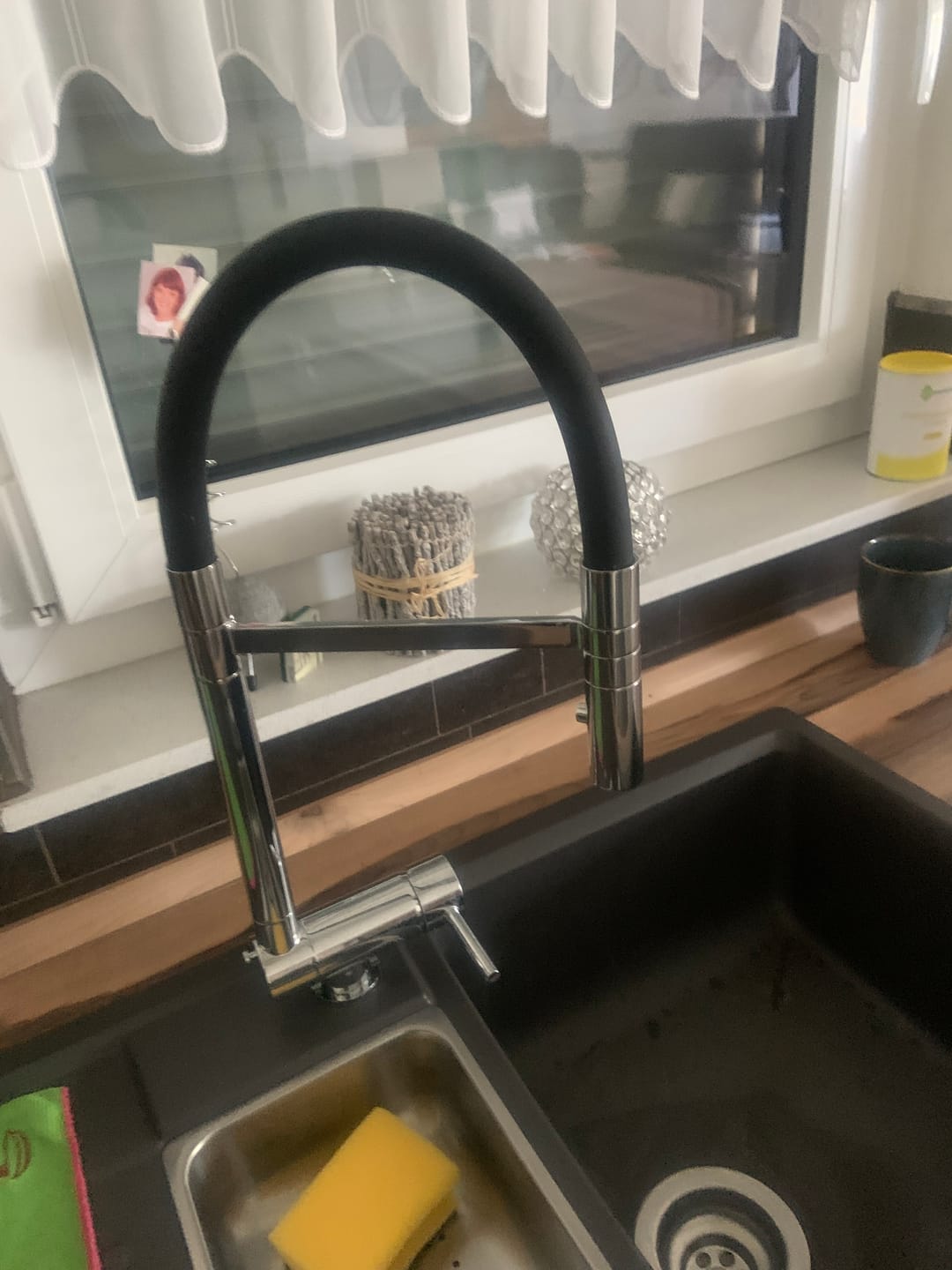 Customer photo review of Under Window Kitchen Tap, folding spout to reach 6 cm, with 360° swivel spout and 2-jets removable Spray, Chrome / Black