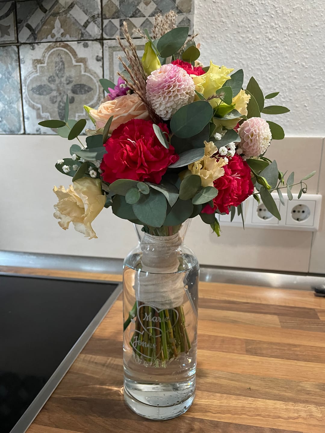 Customer photo review of Zwei Herzen - Personalisierte Vase mit Gravur für Paare zur Hochzeit und Jahrestag