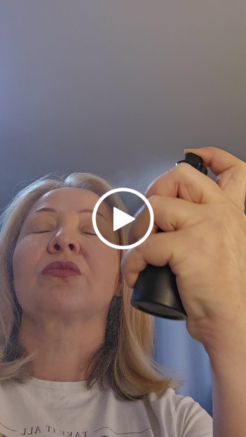 Customer video review of GLAM MASTER fiksator šminke