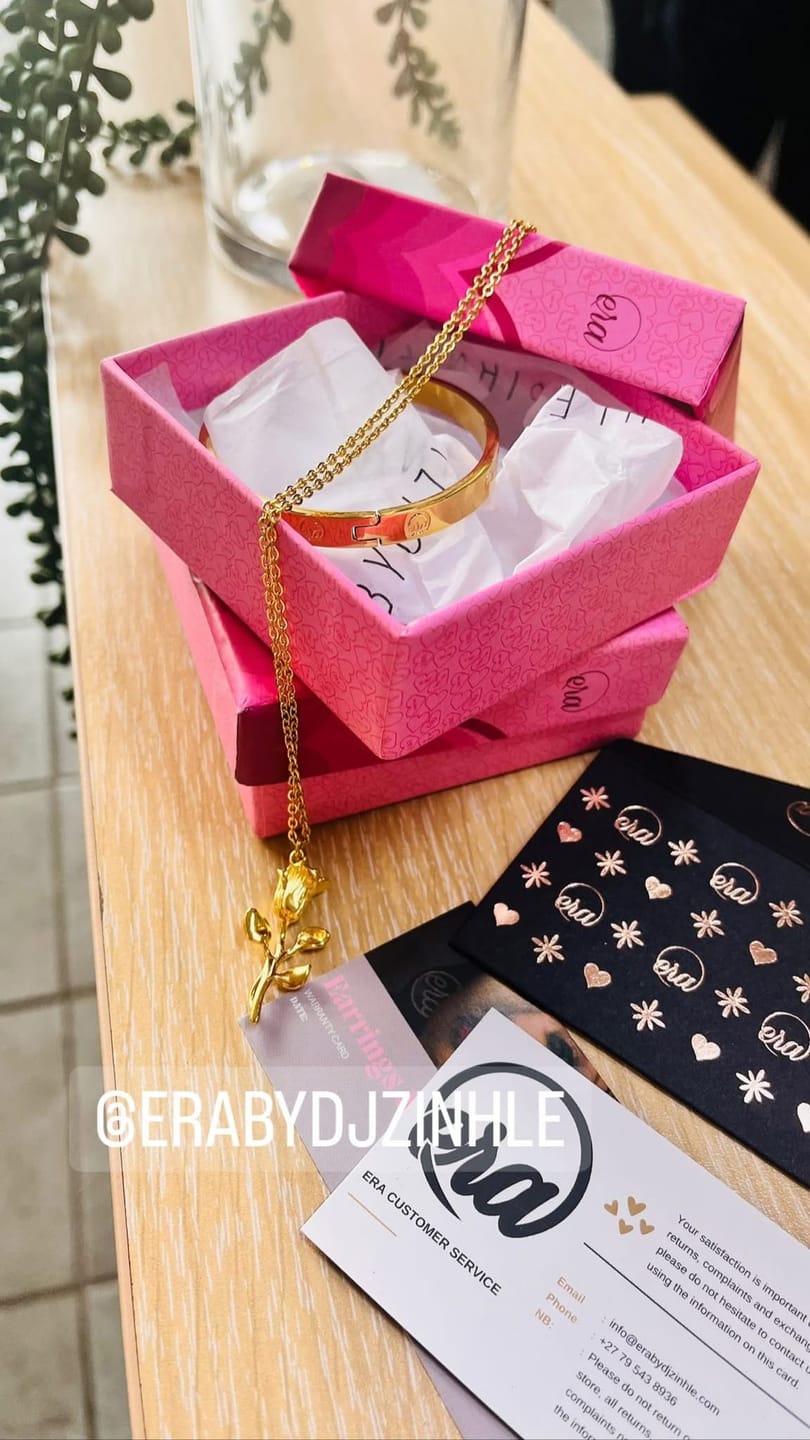 Customer photo review of Gold Era Necklace