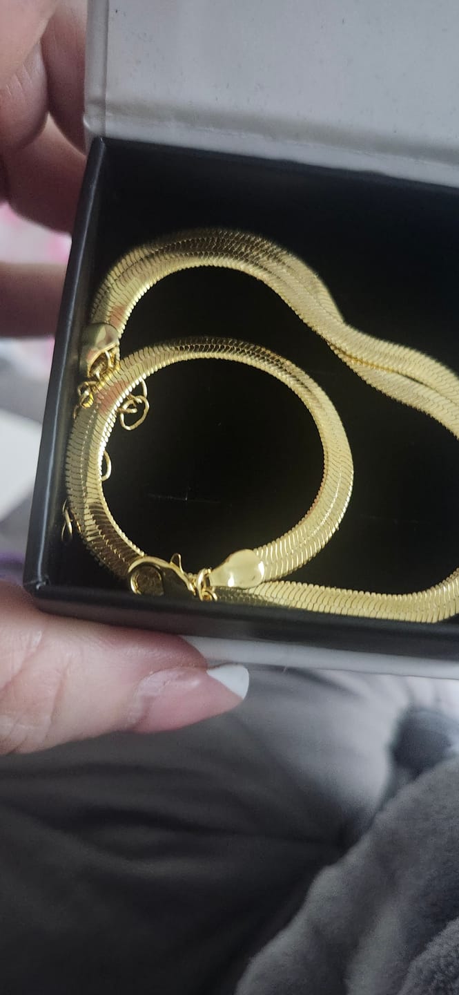 Customer photo review of Delayne 18k White Gold Plated Stacking Necklace Chain