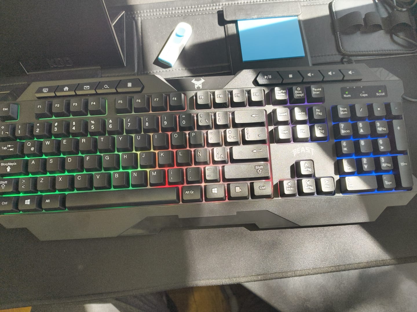 Customer photo review of Kit Teclado y Mouse Gamer STF Beast Abysmal luz led gaming para computadora