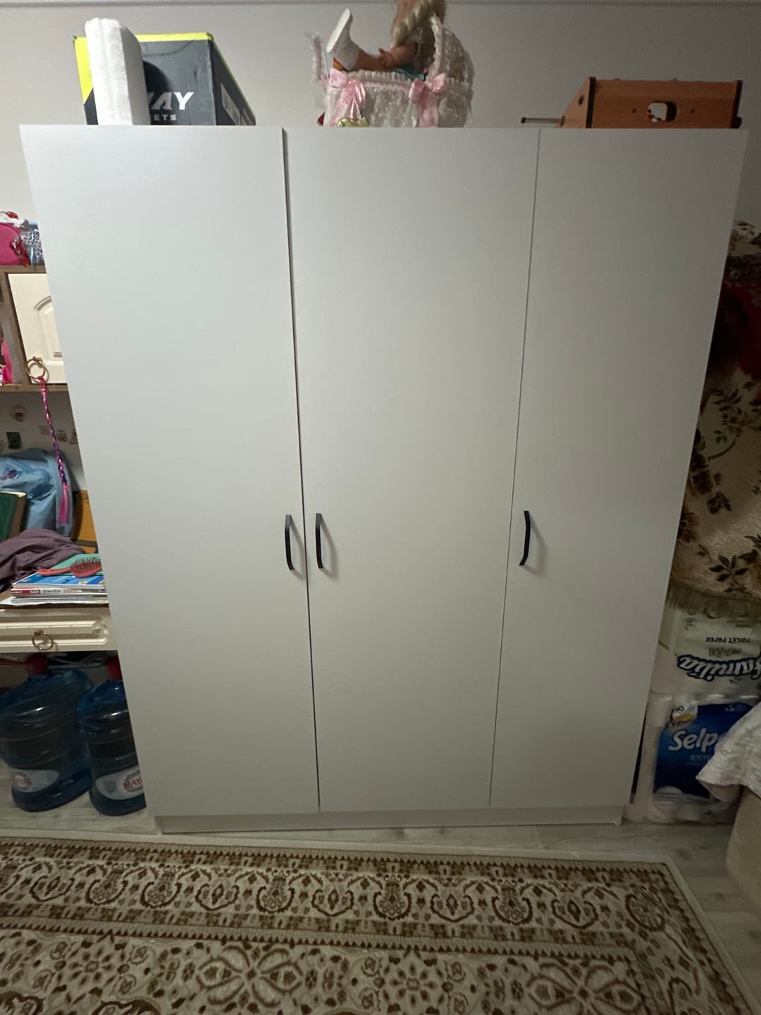 Customer photo review of Rani BA105 Yüklük 3 Kapaklı 8 Raflı Yatak Yorgan Yastık Saklama Dolabı Beyaz