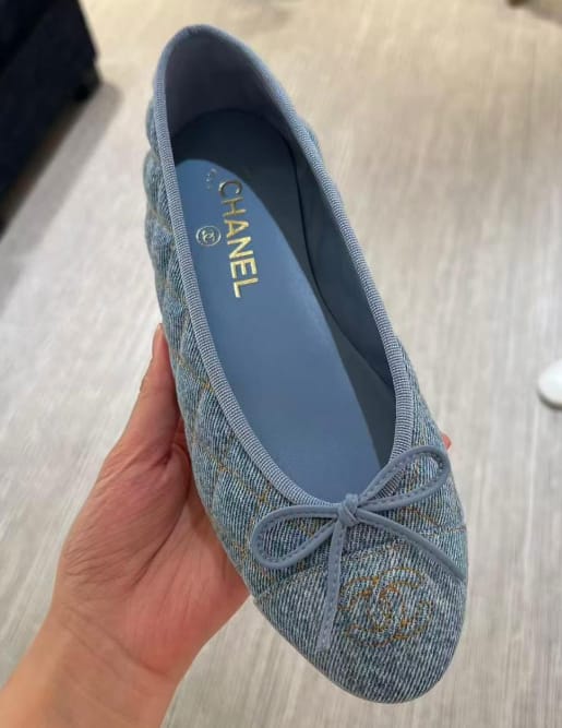 Customer photo review of Chanel 2026 Shoe Denim Suede Sheepskin 958004