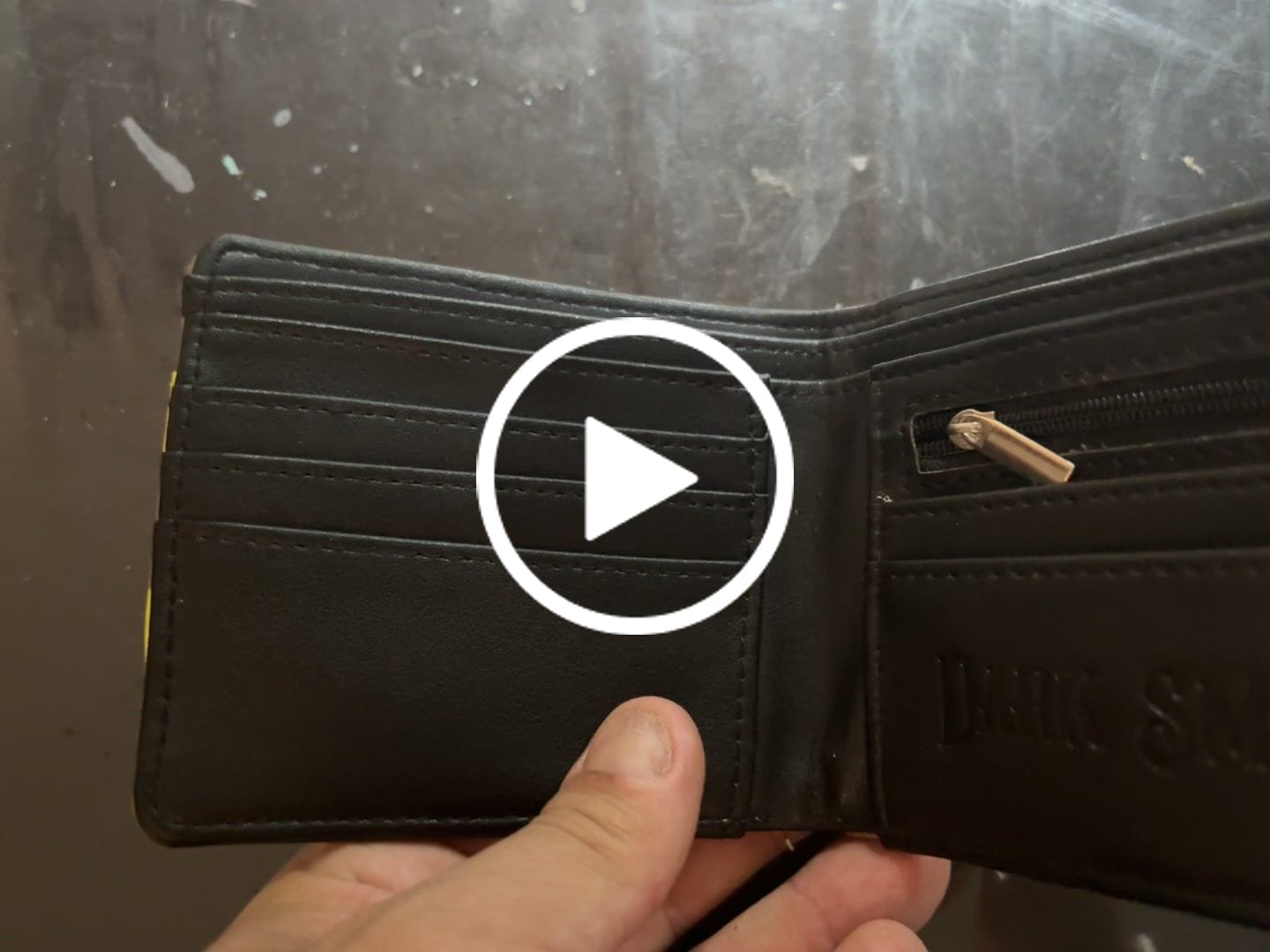 Customer video review of Portefeuille Pompier - DARK SMOKE