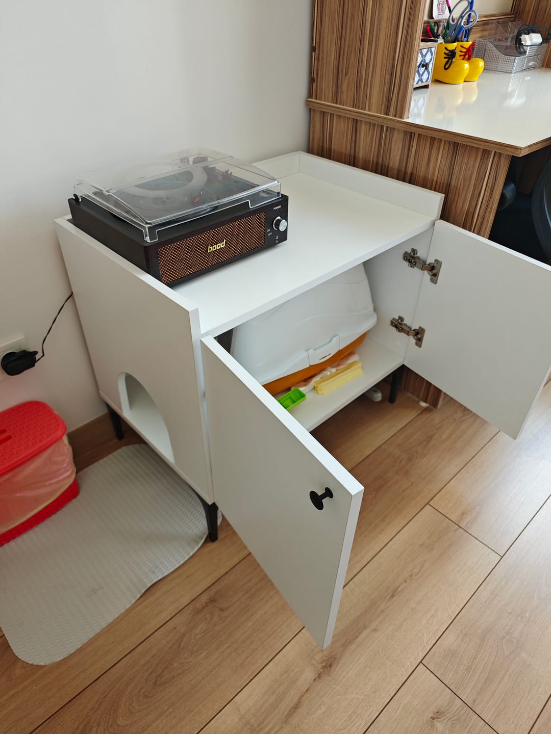 Customer photo review of Rani PA101 Kedi Mobilyası Çok Amaçlı Dolap Gizli Kedi Tuvalet Dolabı Kedi Evi Beyaz
