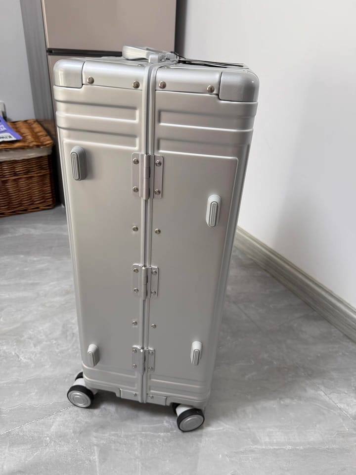Customer photo review of Captain Full Aluminum Carry-On