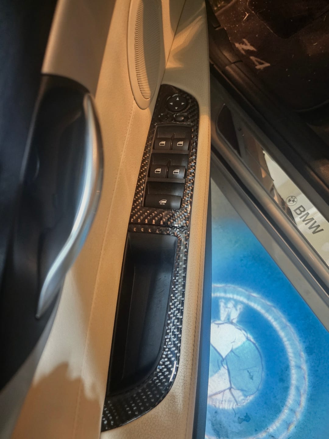 Customer photo review of SPCESO Carbon Fiber Window Lift Switch Button Panel Frame Trim Compatible with BMW Z4 Roadster E89 2009–2017 – Interior Accessories (Black)