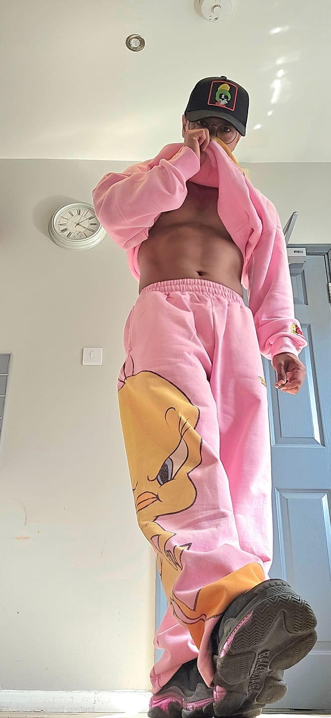 Customer photo review of 2169 - Looney Tunes Character Sweats