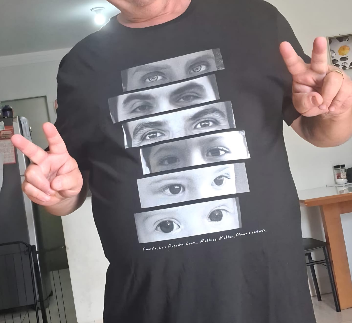 Customer photo review of Camiseta Personalizada OLHARES DOS FILHOS - Algodão Peruano