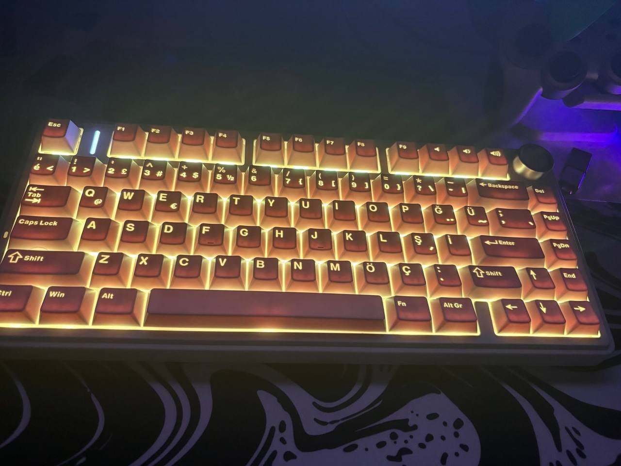 Customer photo review of Wraith Işık Geçirgen Çift Enjeksiyonlu PBT Türkçe Tuş Takımı
