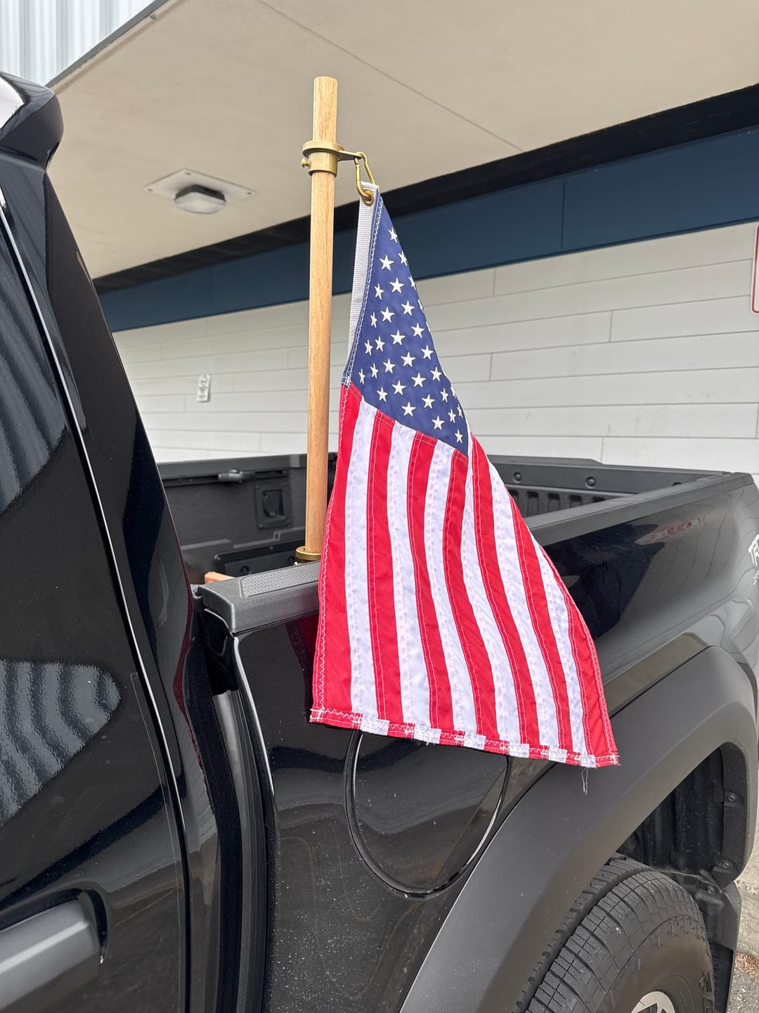 Customer photo review of Non-Tangle Flagpole Spinners