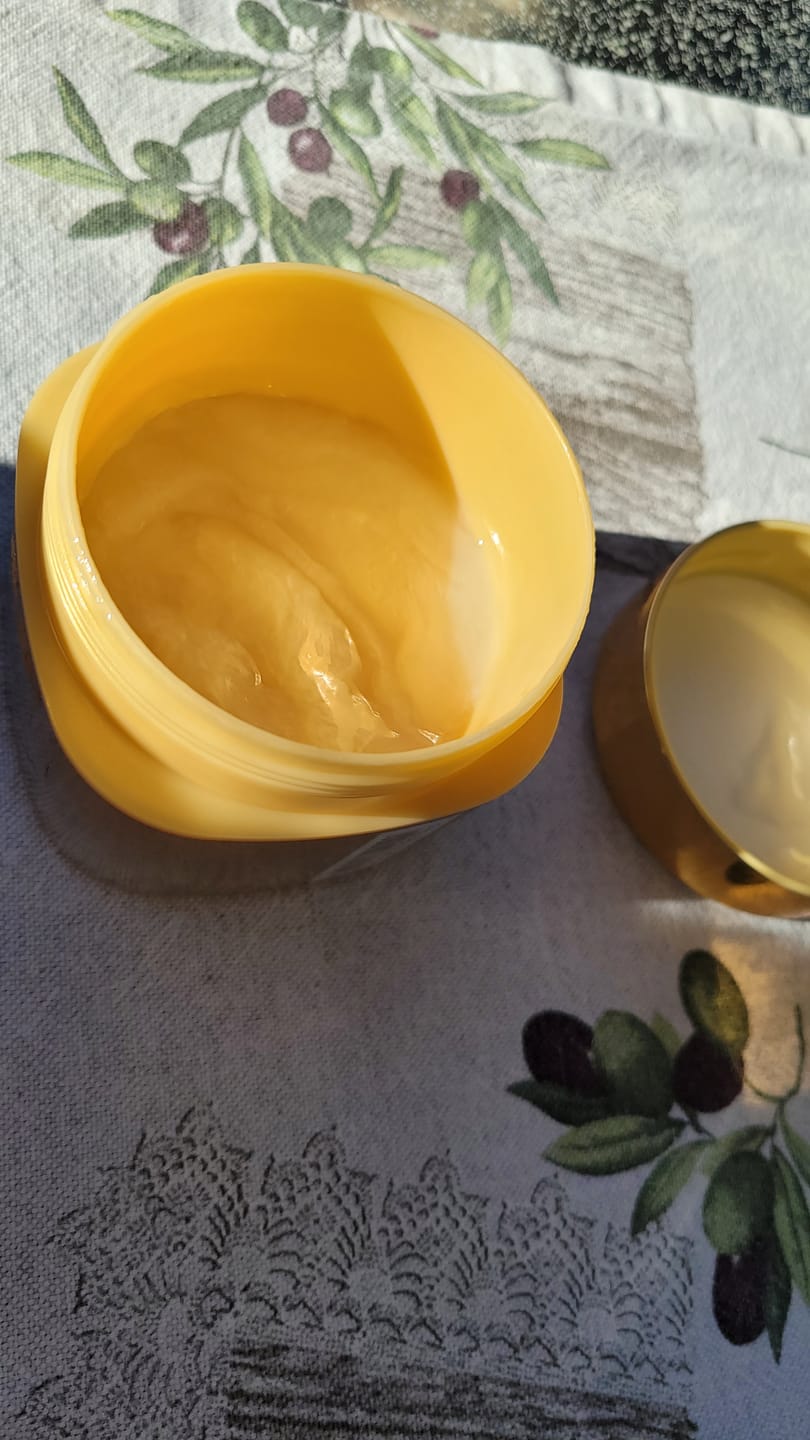 Customer photo review of Shiseido Tsubaki Premium Ex Intensive Repair Mask 180g
