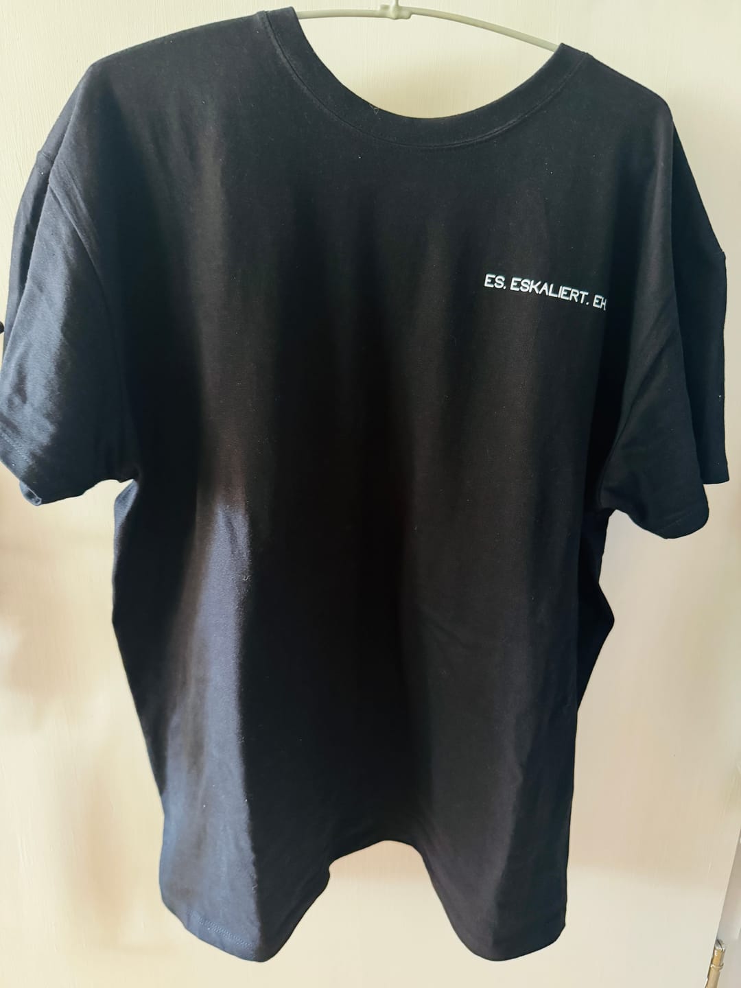 Customer photo review of ES. ESKALIERT. EH. - Herrenshirt