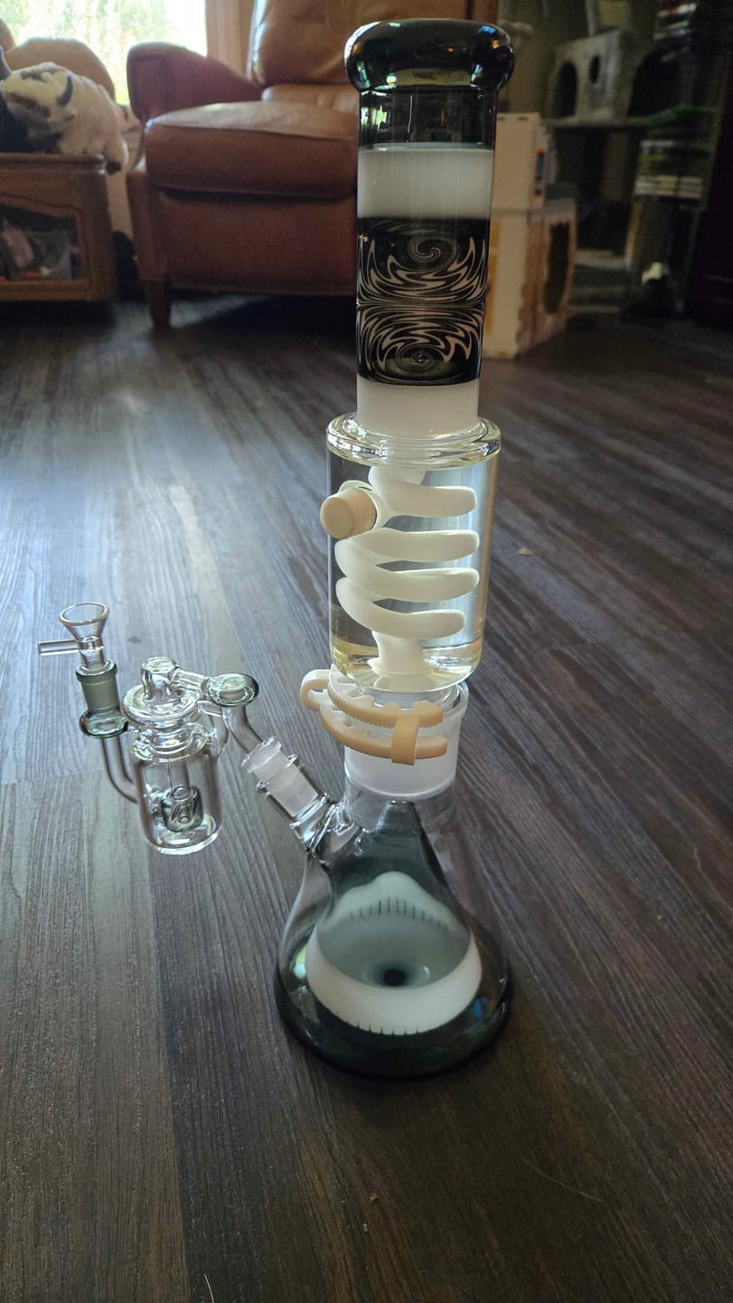 Customer photo review of Reversal Wig Wag Smoke and White Slitted Pyramid Beaker Freezable Coil System