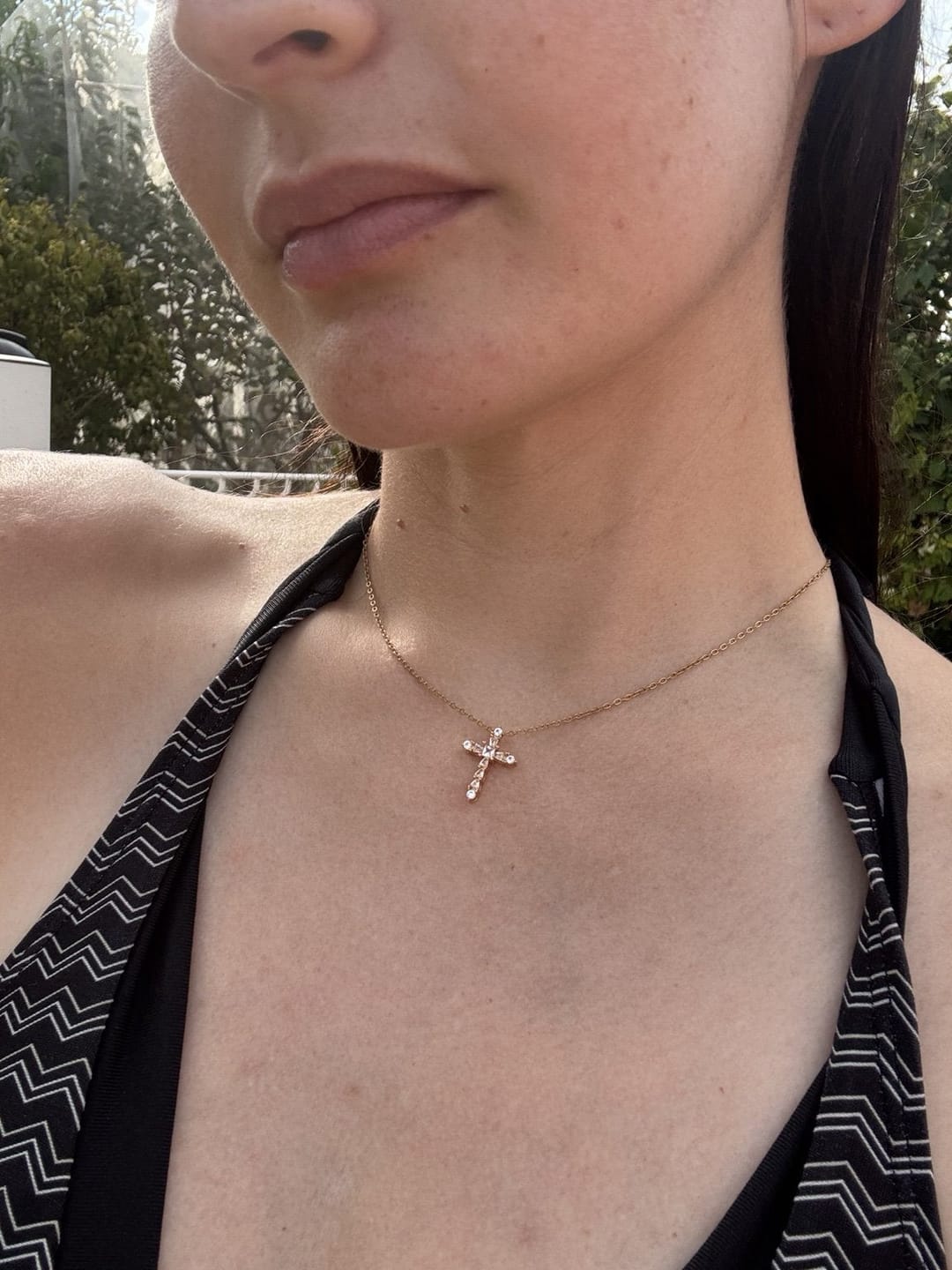 Customer photo review of Collier Croix lumineuse Moriah - Acier Plaqué or