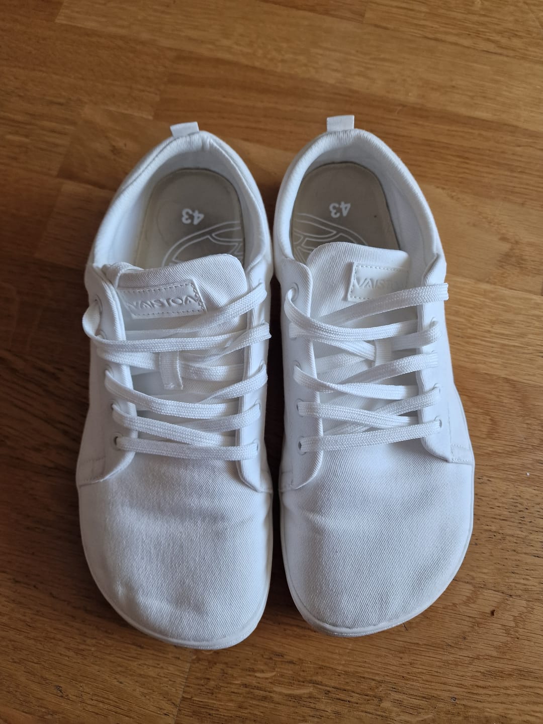 Customer photo review of Vaistoa Rento 2 -paljasjalkatennarit