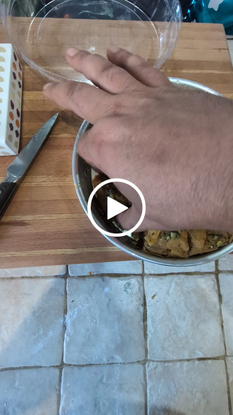 Customer video review of Baklavadaki Bites – Authentic Greek Mini Baklava (800g) | Fresh from Athens