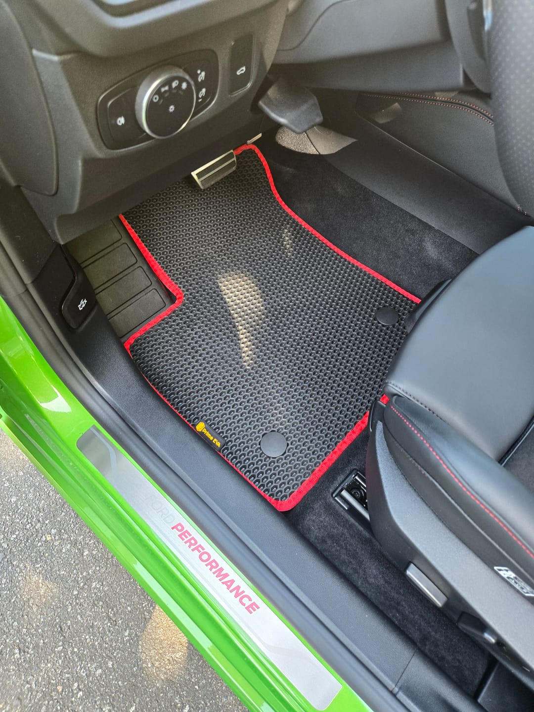 Customer photo review of Auto Fußmatten nach Maß - Vorne