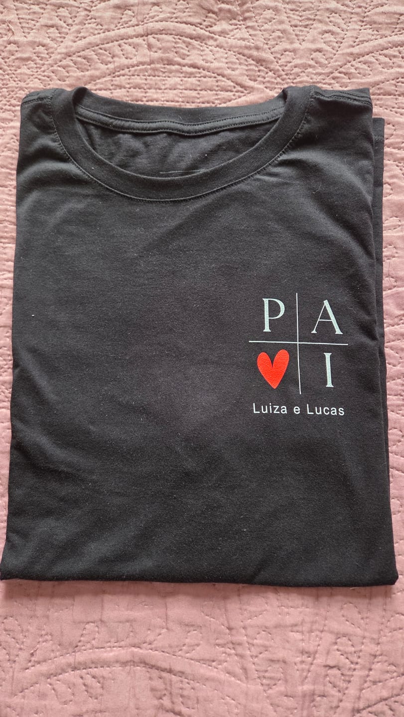 Customer photo review of Camiseta Personalizada PAI MINIMALISTA - 100% Algodão