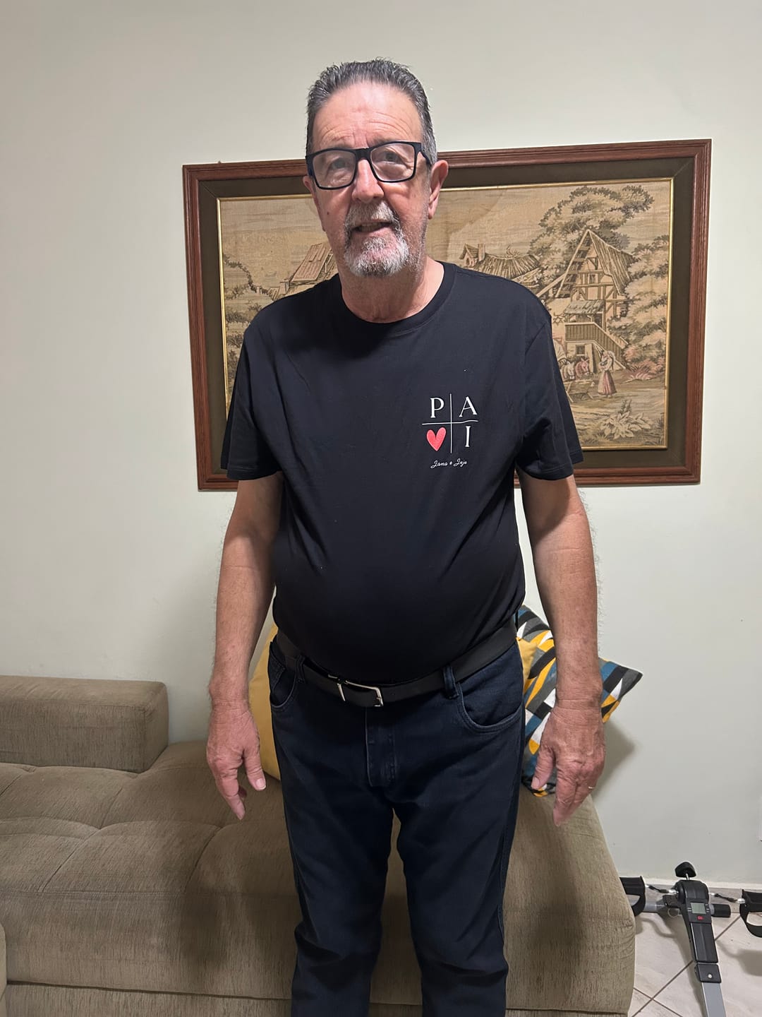 Customer photo review of Camiseta Personalizada PAI MINIMALISTA - 100% Algodão
