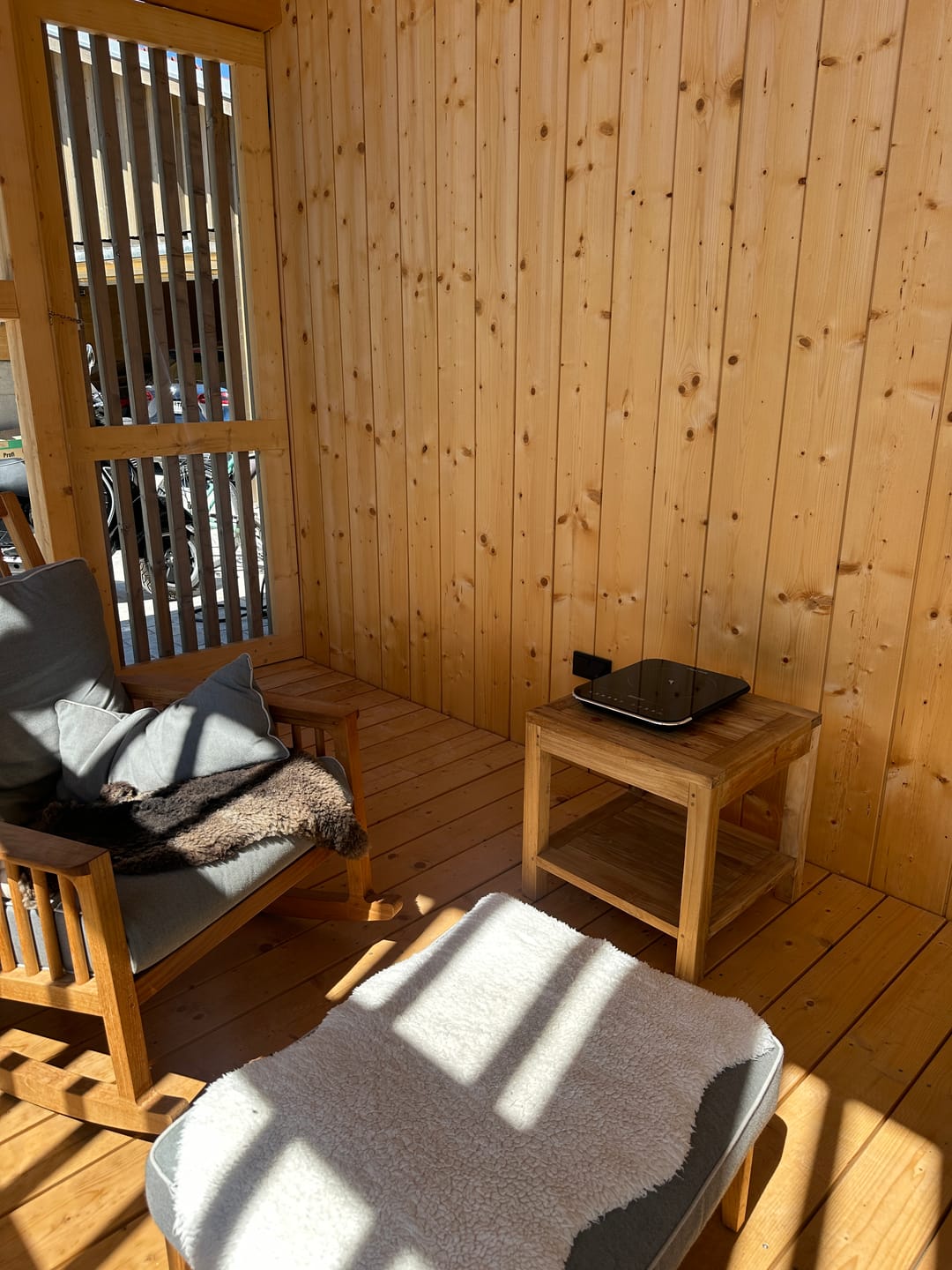 Customer photo review of Teak Beistelltisch Bristol, 50 x 50 x 50 cm mit Ablage