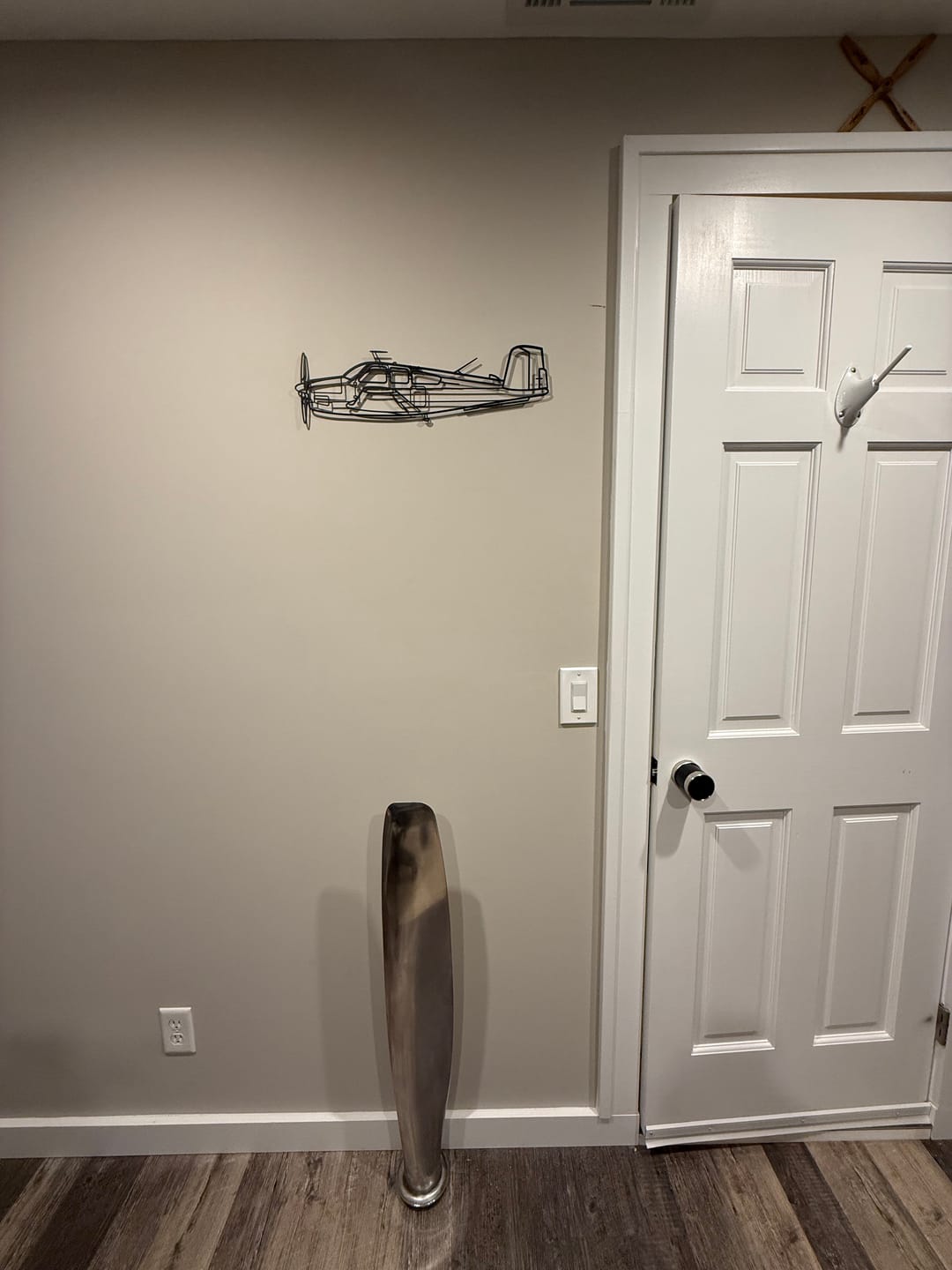Customer photo review of V35 Bonanza Silhouette Metal Wall Art