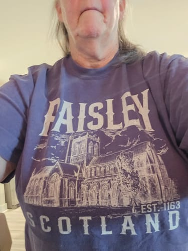 Reviewer wearing a soft purple Paisley Scotland Sketch T-Shirt featuring a white cathedral graphic.