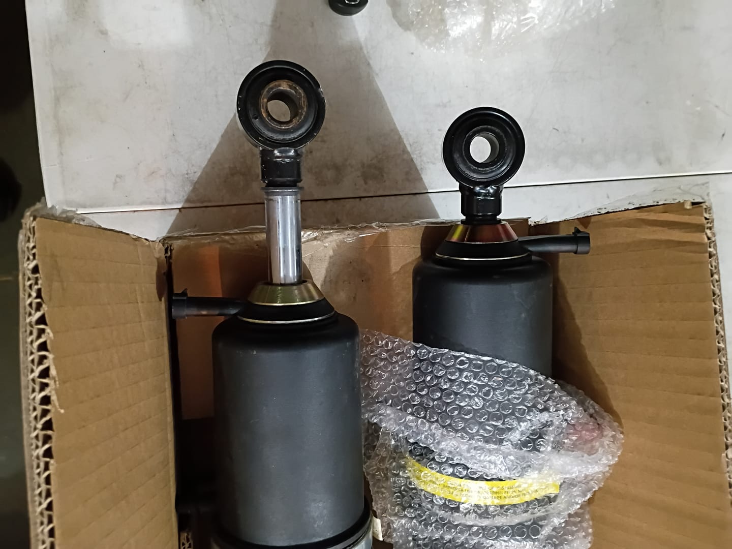 Customer photo review of 2Pcs Rear Shock Absorber Struts for 2002-2014 Cadillac, 2000-2014 Chevy/GMC