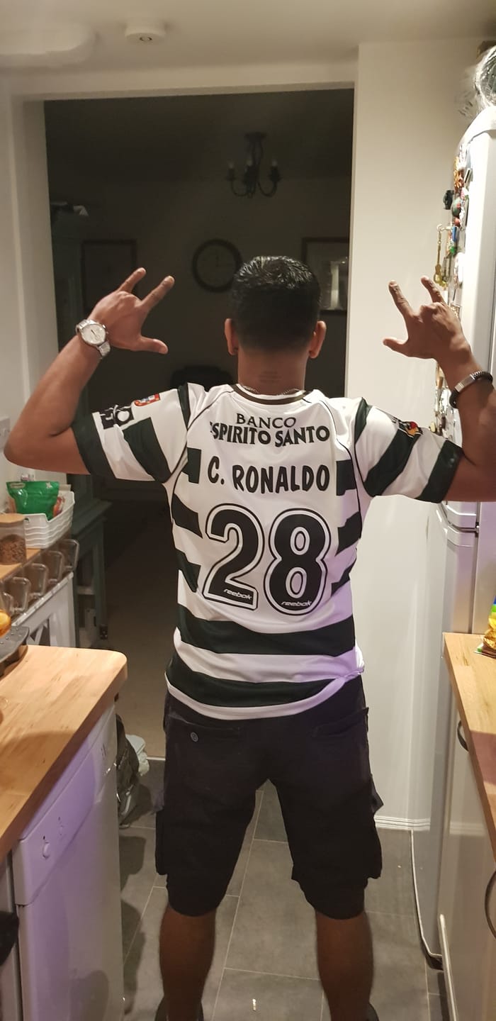 Customer photo review of Maglia Cristiano Ronaldo CR7 Sporting L. Home 2003